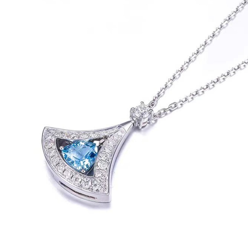 Designer necklace Gold necklace Vintage fan-shaped pendant necklace dress design light luxury fashion temperament high-end zircon collarbone chain