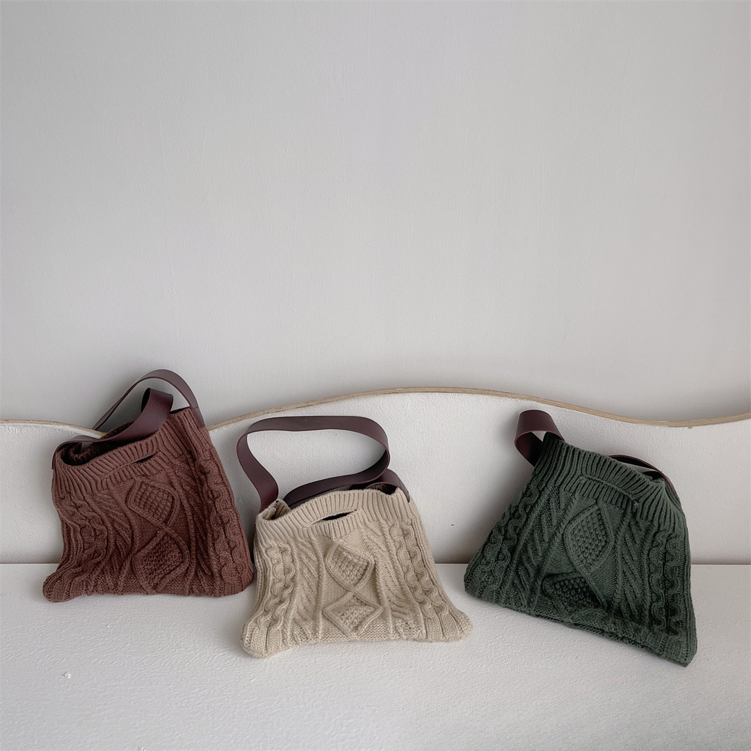 New Korean style children's designer knitted woven bag autumn and winter fashion men's and women's street belt yarn crossbody bag