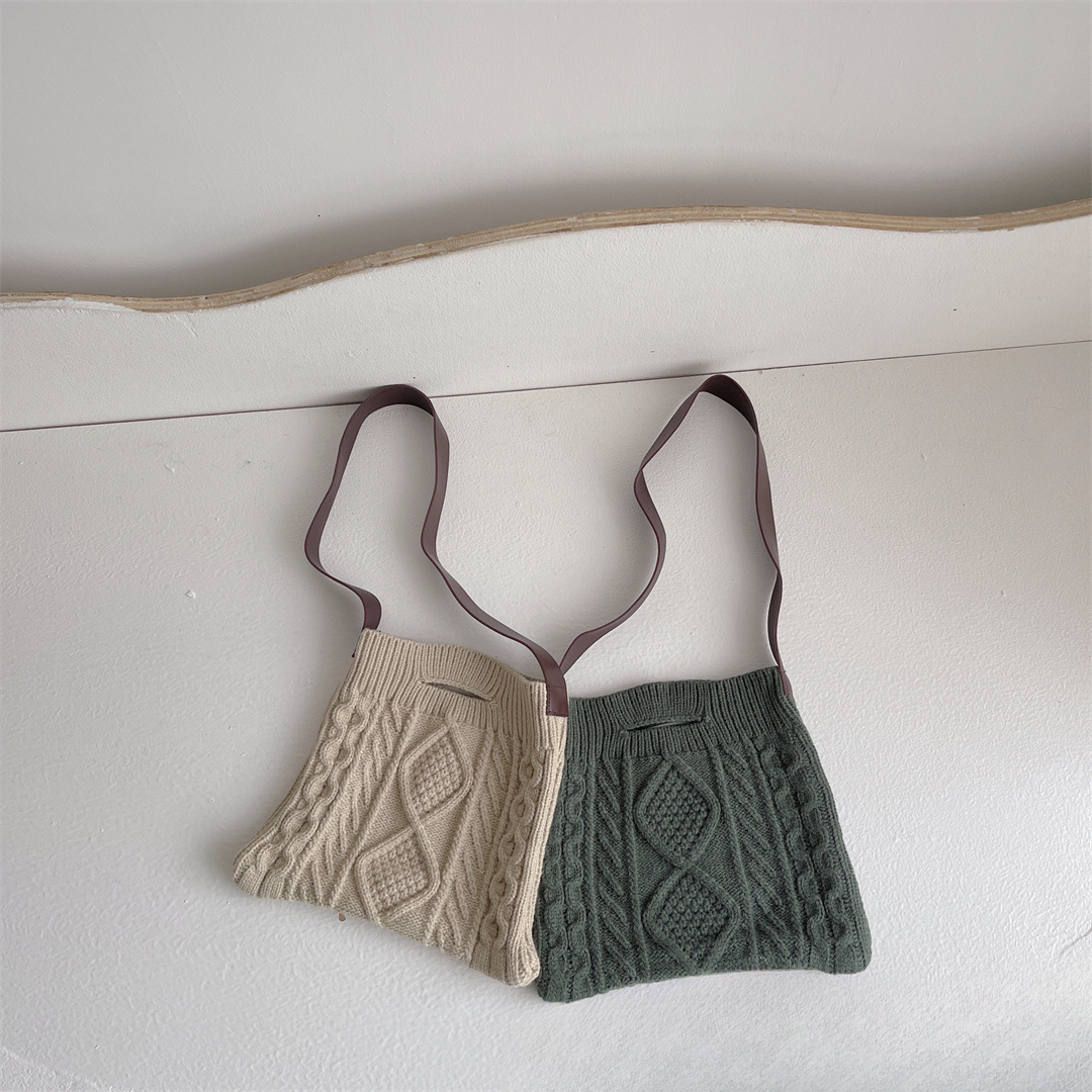 New Korean style children's designer knitted woven bag autumn and winter fashion men's and women's street belt yarn crossbody bag