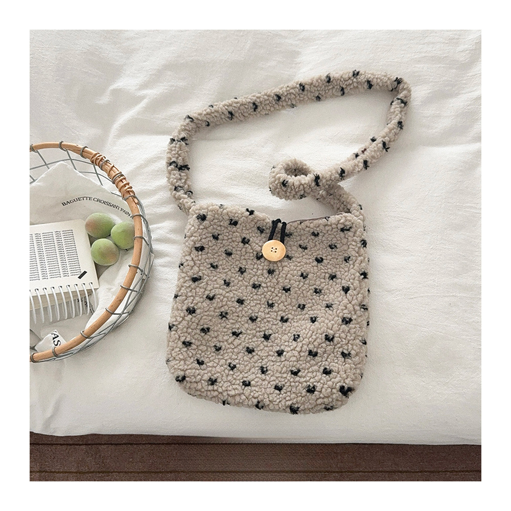 New designer children's lamb wool bag autumn and winter girl crossbody bag button plush bag baby shoulder bag concave shape