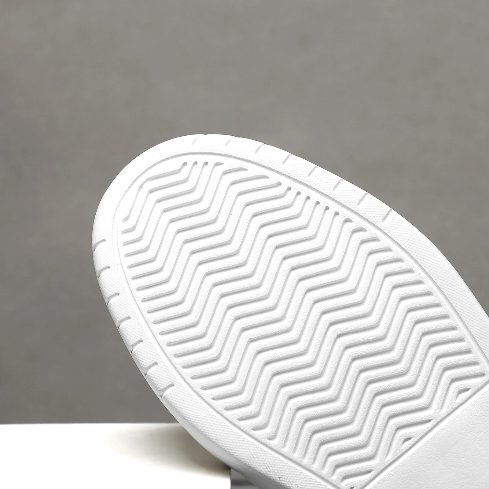 Women Shoes Skateboarding Shoes For Women Sneakers Lightweight White Black Sports Shoes 251023