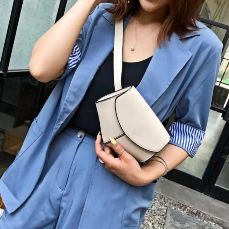 Fashionable Small Waist Bag Versatile Women Delicate Snake Skin Decorative Saddle Fashionable Sweater Belt Trendy Wholesale 251023