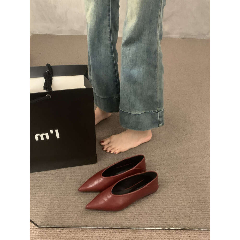 2025 New Fashion Women's Granny Flats Pointed Toe Shallow Mouth Single Shoes, Versatile Lazy Style with Designer Shoe Effortless Charm