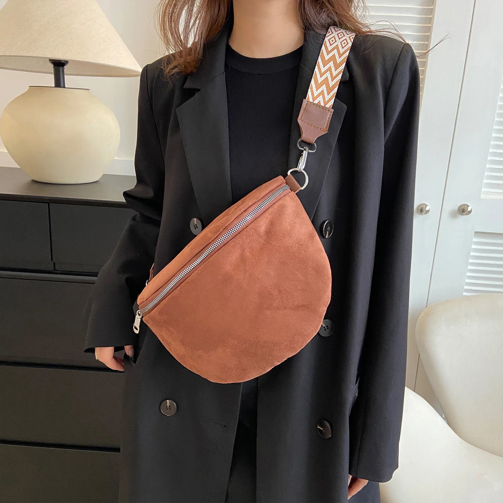 Chest Bag Women Large Crossbody Bag for Women Shoulder Bag Half Moon Belt Bum Bags Casual Sling Bags Waist Chest Pack 251023
