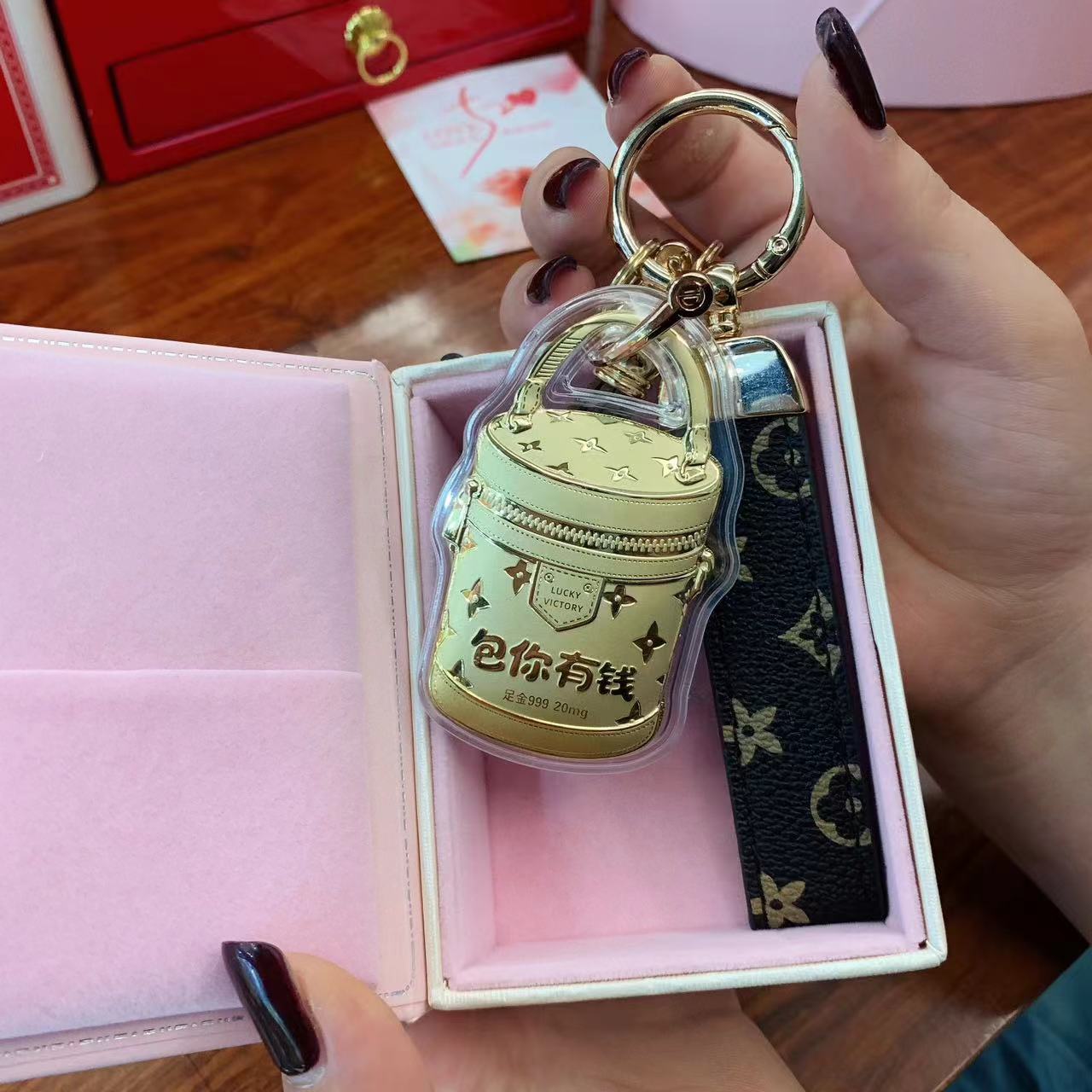 Chinese Culture Keychain with Fun Text Design Gold-Infused Bucket Bag Charm Key Ring & Bag Pendant