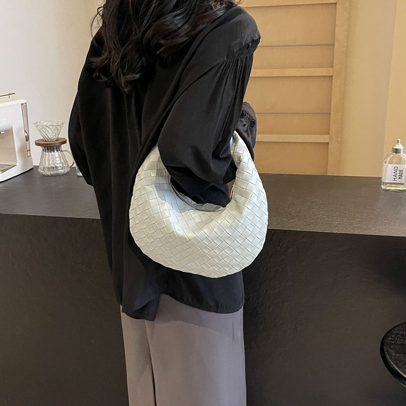 Luxury Brand Designer Bag Lazy Style Handheld Dumpling Bag For Women 2024 New Niche Design Handbag Textured Crossbody Bag Korean Style Bag