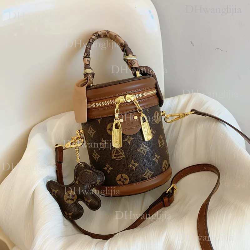 DHGM Free shipping cylinder Small women's new fashion senior cylindrical one-shoulder bucket crossbody bag dh4300051