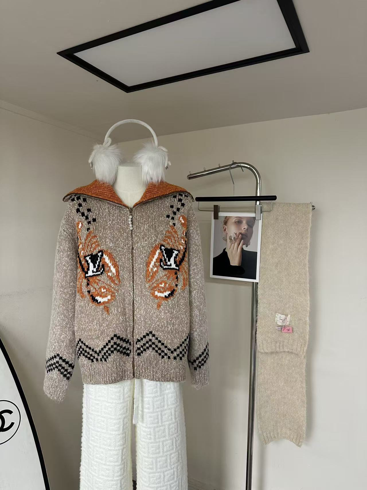 Casual Printed Womens Zipper Jacket for Early Autumn - Trendy Slim Fit Top Available in Sizes S-XXL