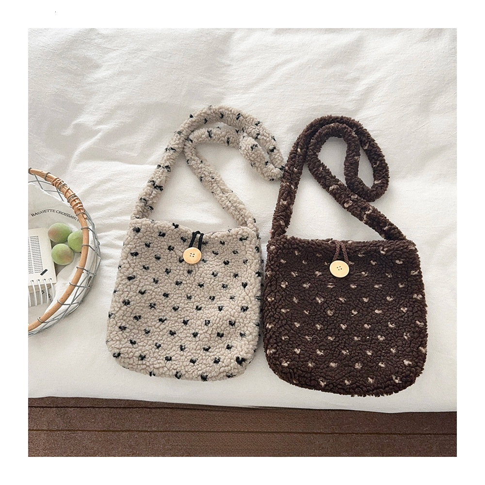 New designer children's lamb wool bag autumn and winter girl crossbody bag button plush bag baby shoulder bag concave shape
