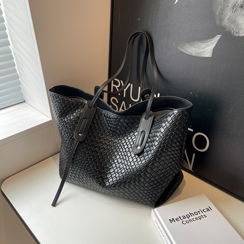 Luxury Brand Designer Bag 2025 Spring Summer New Large Capacity Woven Bag For Women Versatile Shoulder Underarm Bag Korean Style Handheld Tote Bag