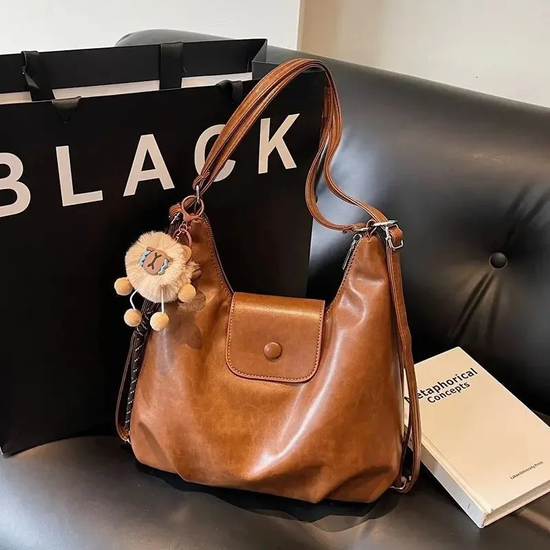 Vintage PU Leather Shoulder Bag for Women Lightweight Large Capacity Handbag with ornaments Commute Shopping Backpack Purse 251018