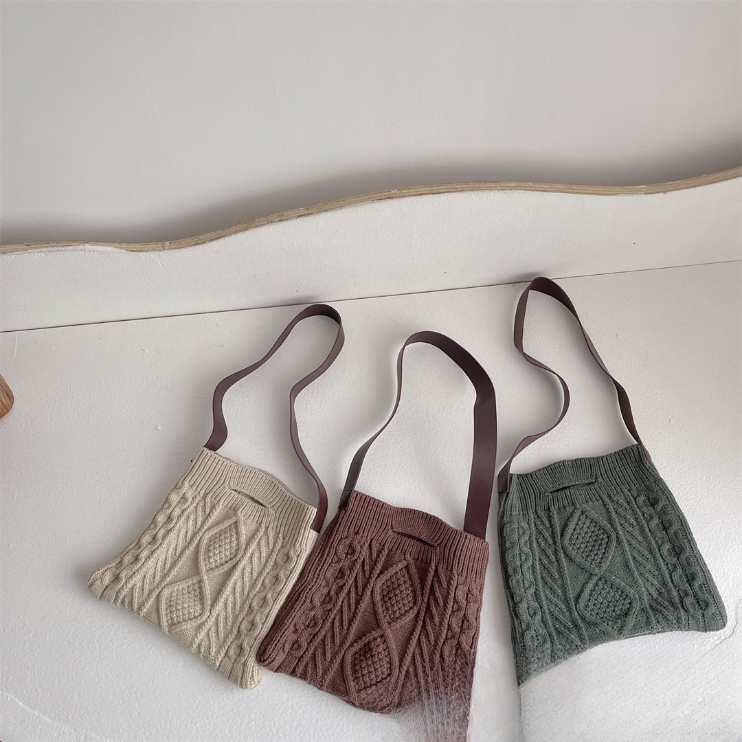 New Korean style children's designer knitted woven bag autumn and winter fashion men's and women's street belt yarn crossbody bag
