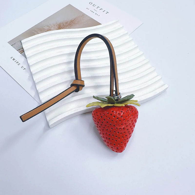 Designer keychain Strawberry pendant creative fruit cute pendant Keychain for women free shipping Valentine's Day gift Keychain wallet Birthday G