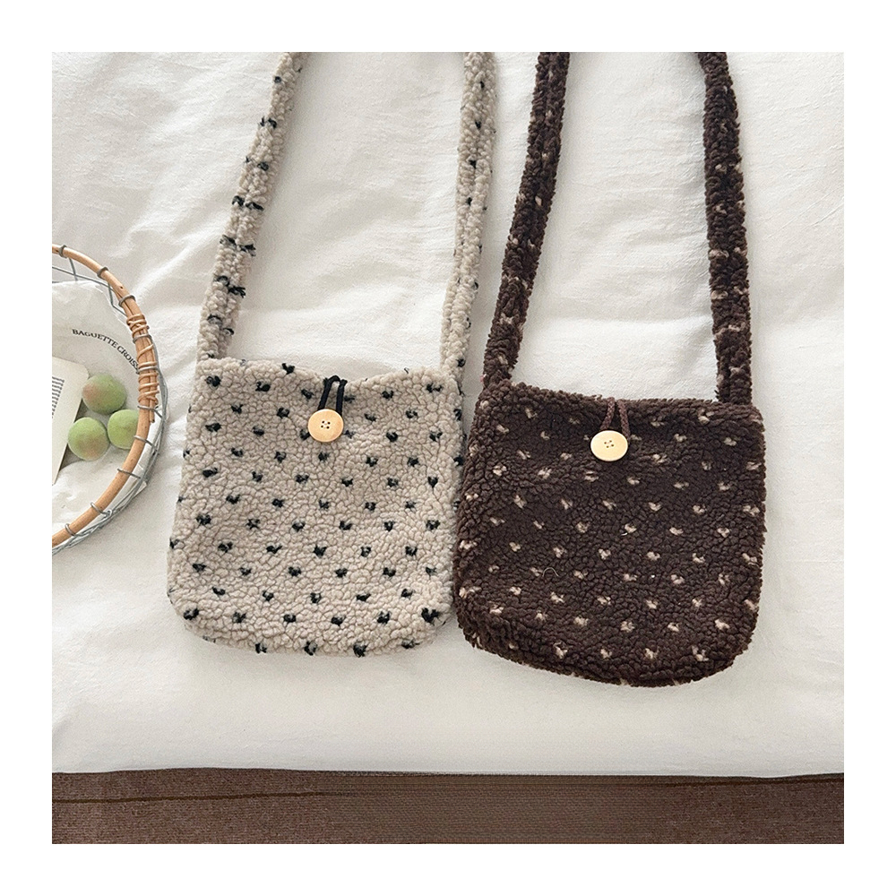 New designer children's lamb wool bag autumn and winter girl crossbody bag button plush bag baby shoulder bag concave shape