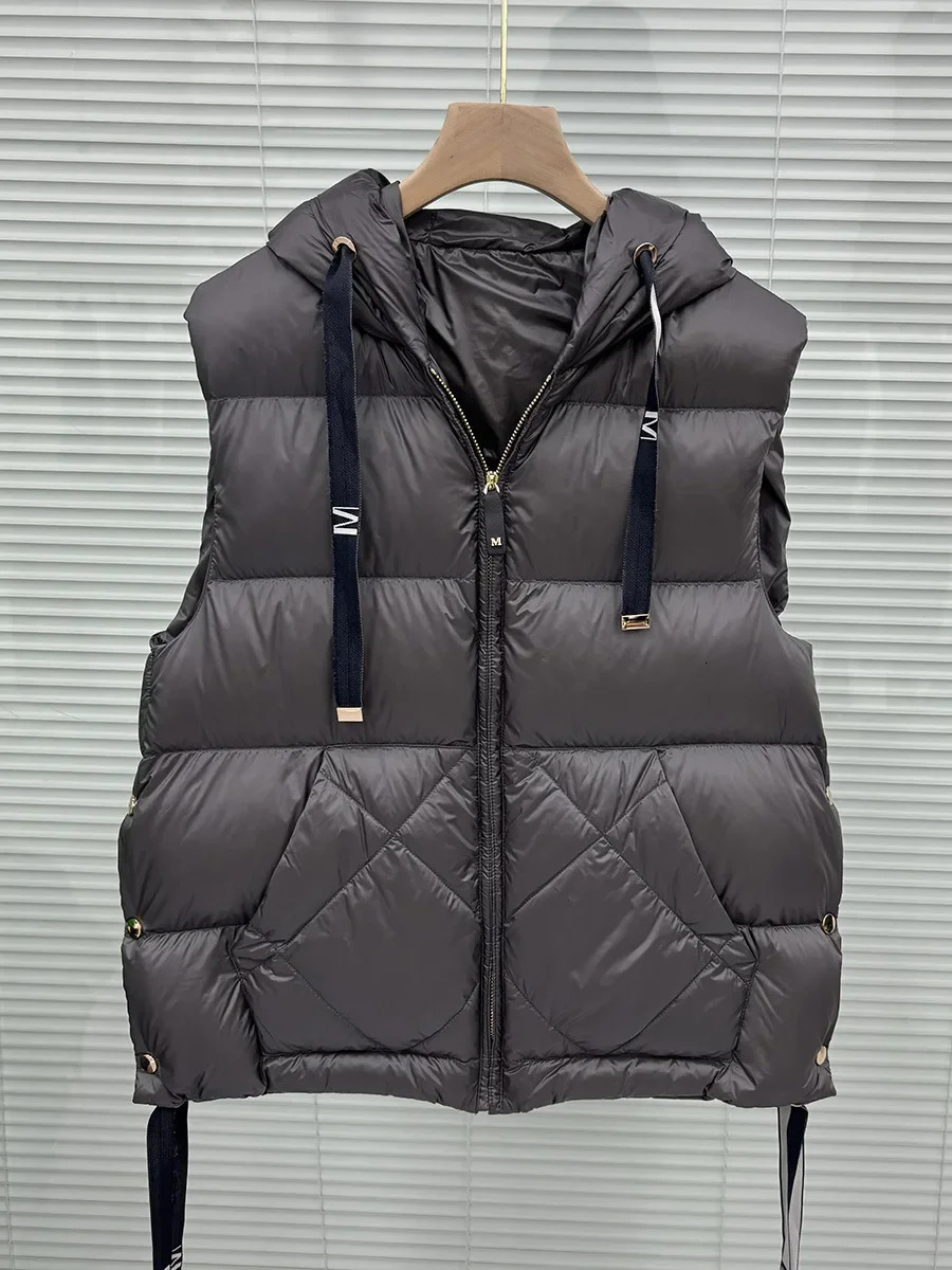 Schinteon Women 90 White Duck Down Vest with Hood Casual Sleeveless Jacket Simple Solid Color Fashionable Autumn Winter Top 251020