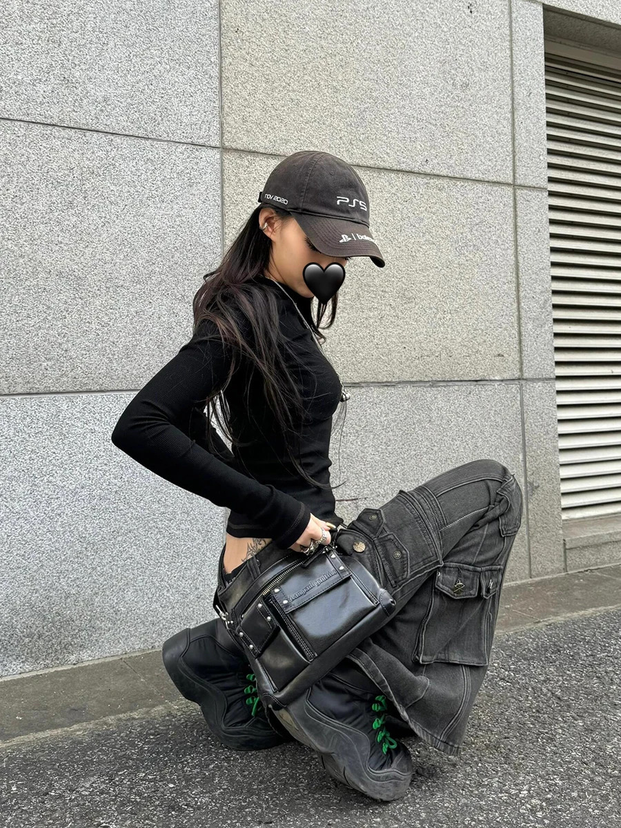 REDDACHiC Black Low Waist Cargo Jeans 2000s Distressed Whiskers Multipocket Stretch Bootcut Pants Women Retro Grunge Streetwear 251023