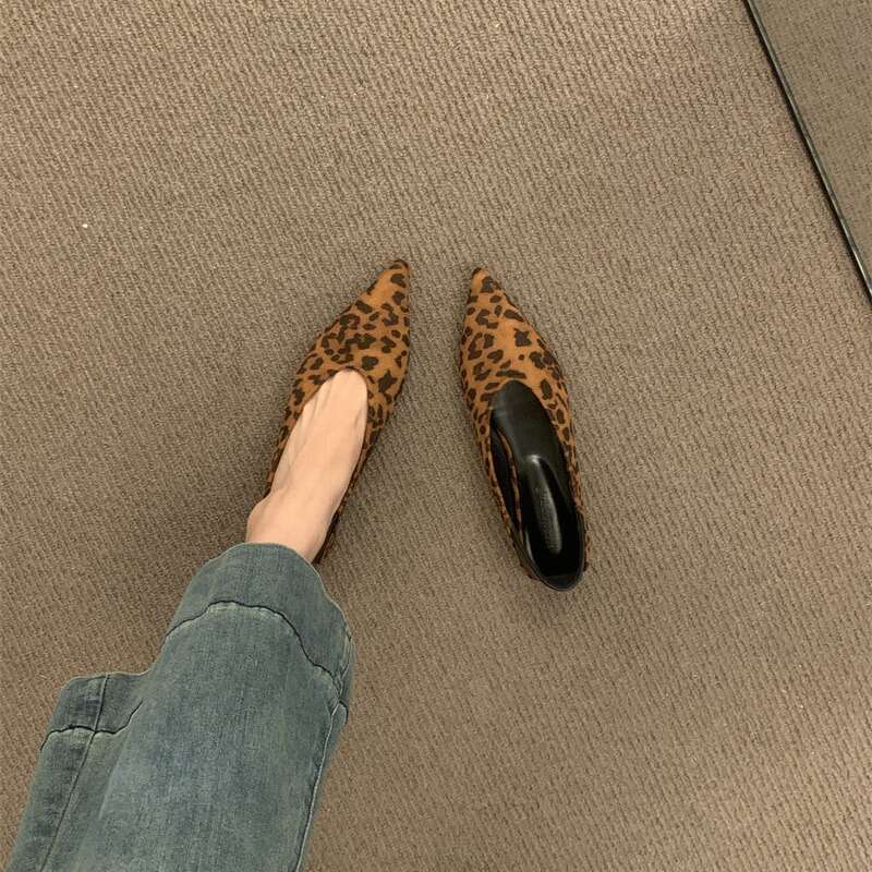 2025 New Fashion Women's Granny Flats Pointed Toe Shallow Mouth Single Shoes, Versatile Lazy Style with Designer Shoe Effortless Charm