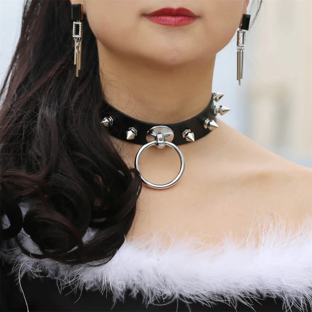 Vintage Circle Leather Collar Punk Rivet Spikes Choker Necklace For Women Rock Neck Strap Fashion Party Jewelry 251023