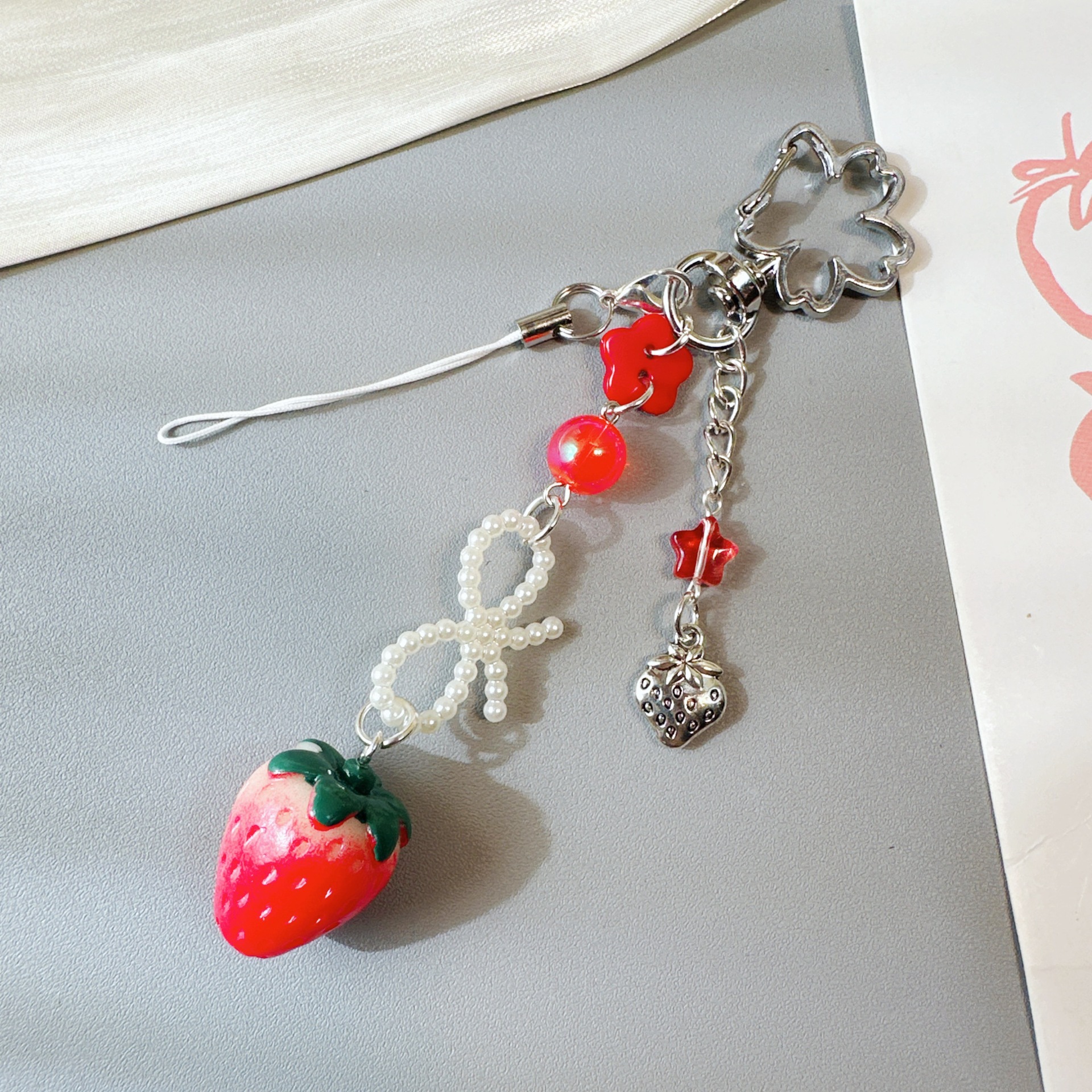 Designer keychain Strawberry pendant creative fruit cute pendant Keychain for women free shipping Valentine's Day gift Keychain wallet Birthday G