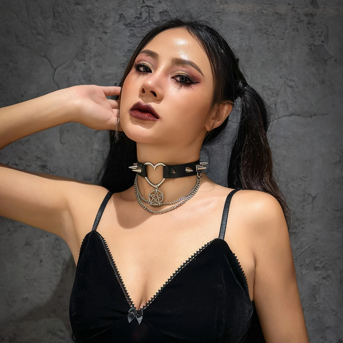 Salircon Fashion Harajuku Black PU Leather Choker Necklace Womens Punk Gothic Spike Rivet Necklace Star Pendant Collar Jewelry 251023