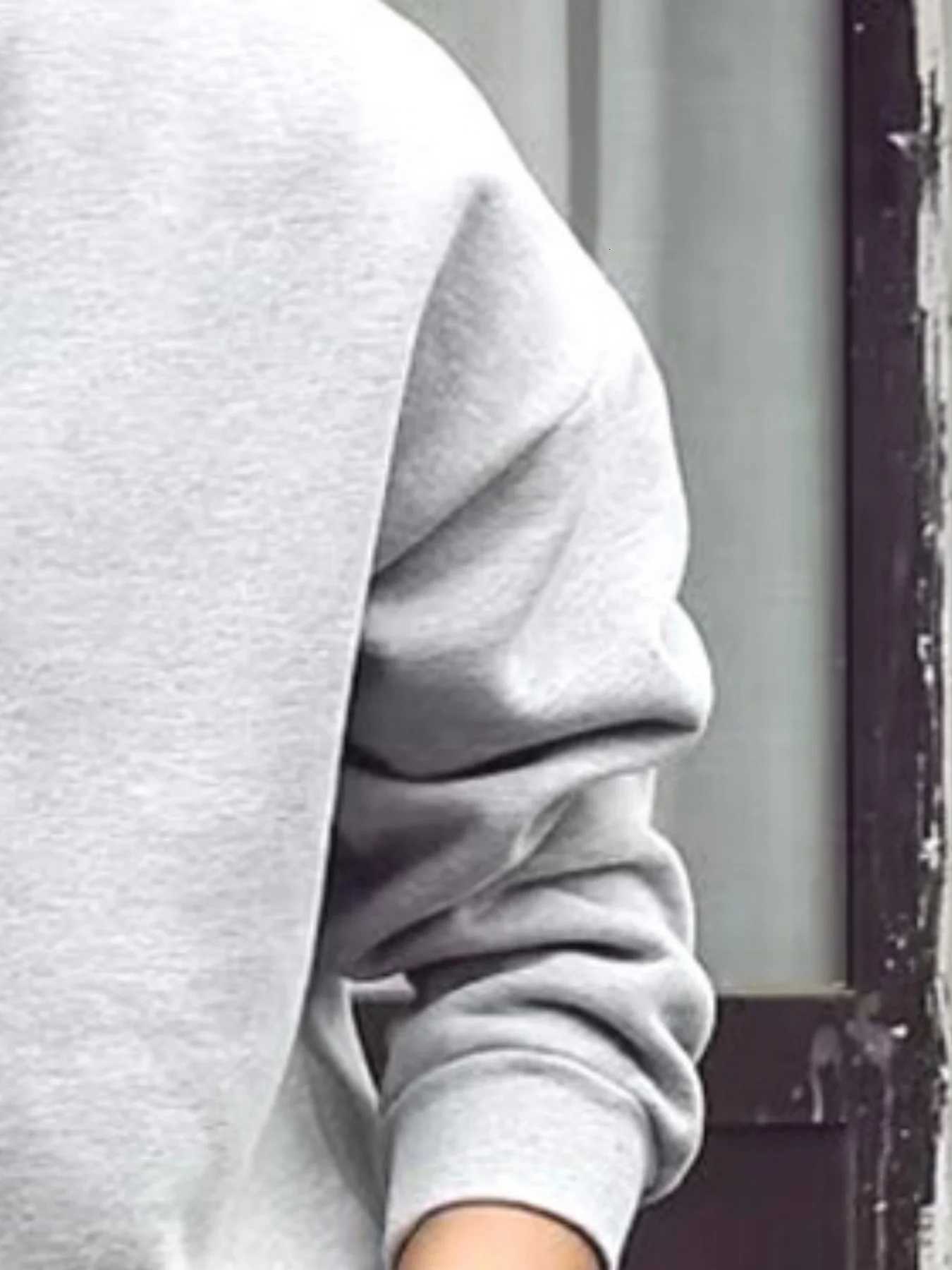 Mens Loose Fit Solid Color Crew Neck Sweatshirt Henry Collar Spring Fashion Retro Japanese Style Streetwear W251027