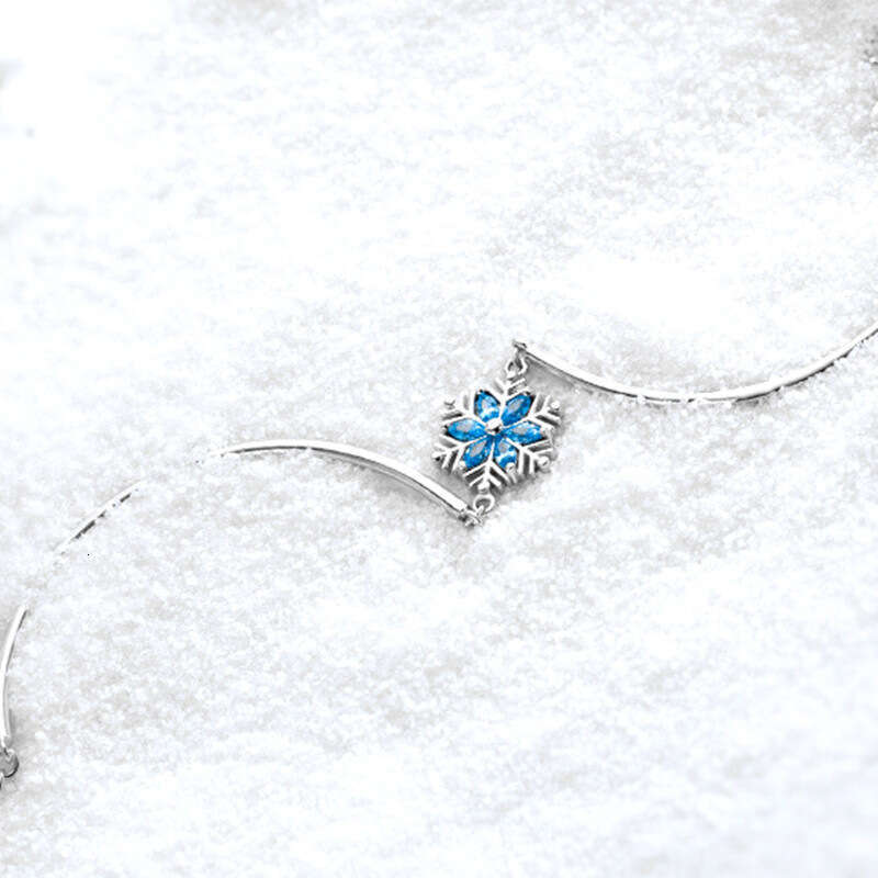 Japanese and Korean Simple Small Blue Zircon for Women Fashionable Elegant Fresh Christmas Gift Snowflake Bracelet