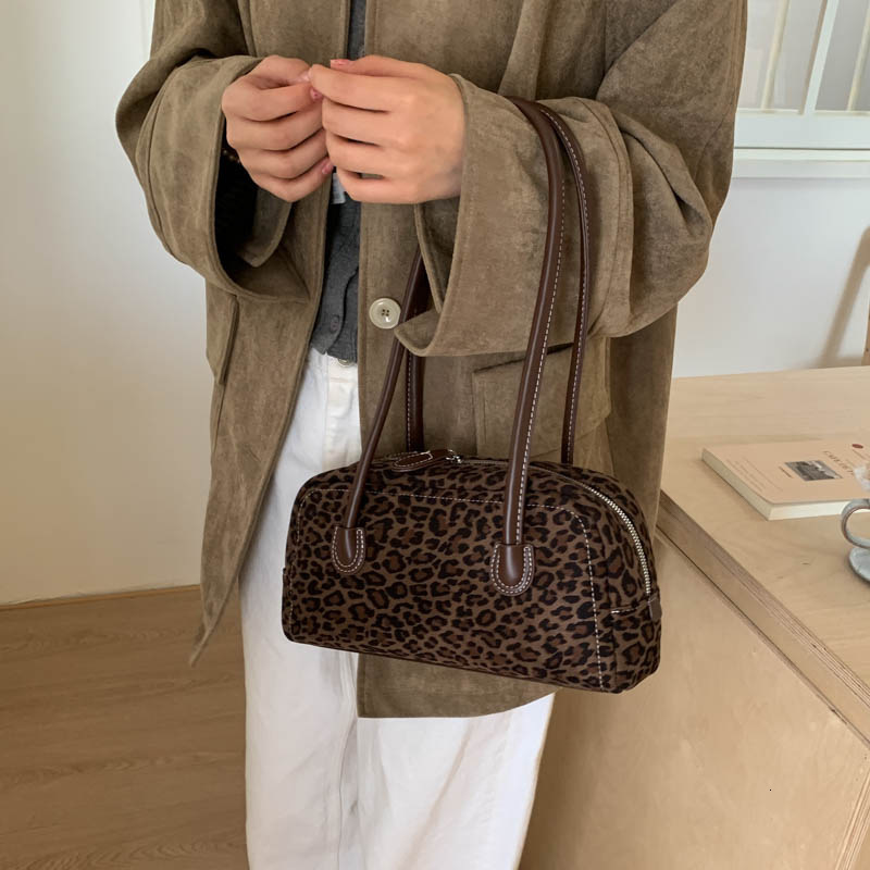 Free shipping designer bag Trendy Pillow Bag Underarm Bag for Women Autumn Large Capacity Stylish Versatile Shoulder Bag