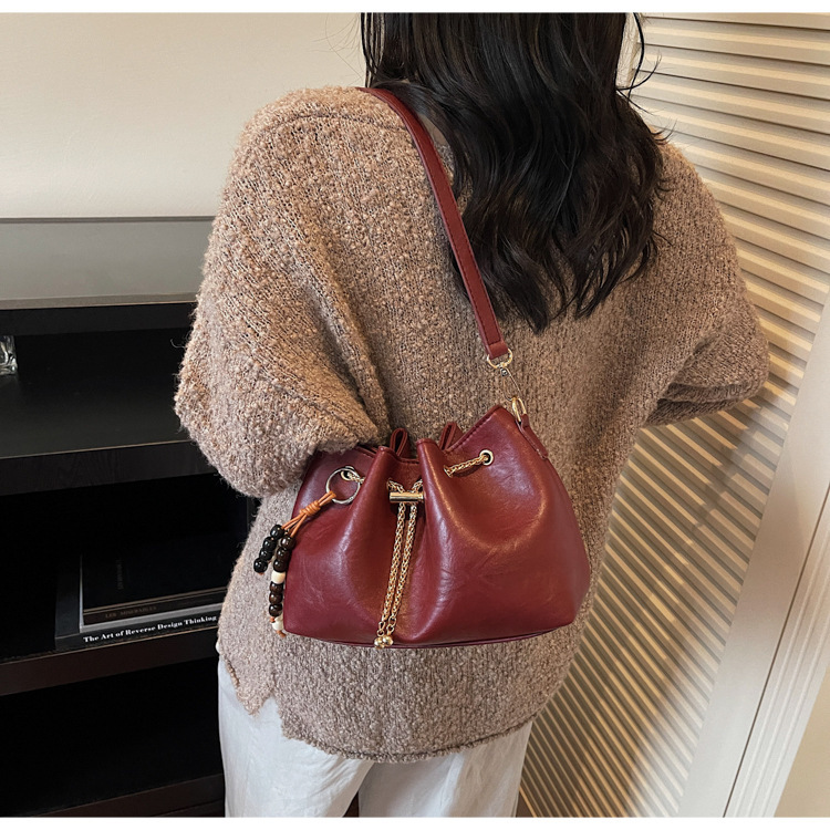 Free shipping designer bag Niche Design Drawstring Handheld Bucket Bag for Women New Autumn and Winter Fashion Commuter Shoulder Crossbody Bag