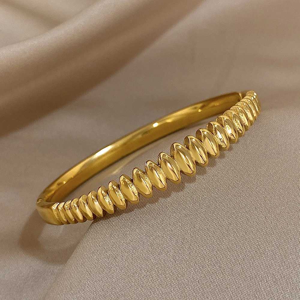 Unique Design Teardrop Beaded Stainss Steel Bracet for Wen Glossy 18K Gold Plated Smooth Bracets Ring Waterproof JewelryW251027