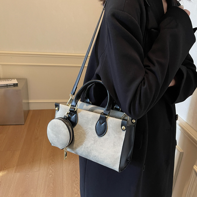 Free shipping designer bag Fashion Casual Handheld Tote Bag for Women New Trendy Versatile Shoulder Crossbody Bag