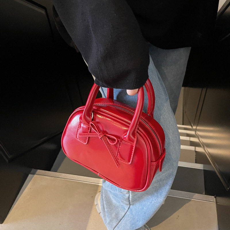 Free shipping designer bag New Niche High-End Feel Bag for Women Fashion Handheld Shell Bag Bow Pillow Bag Single Shoulder Crossbody Bag