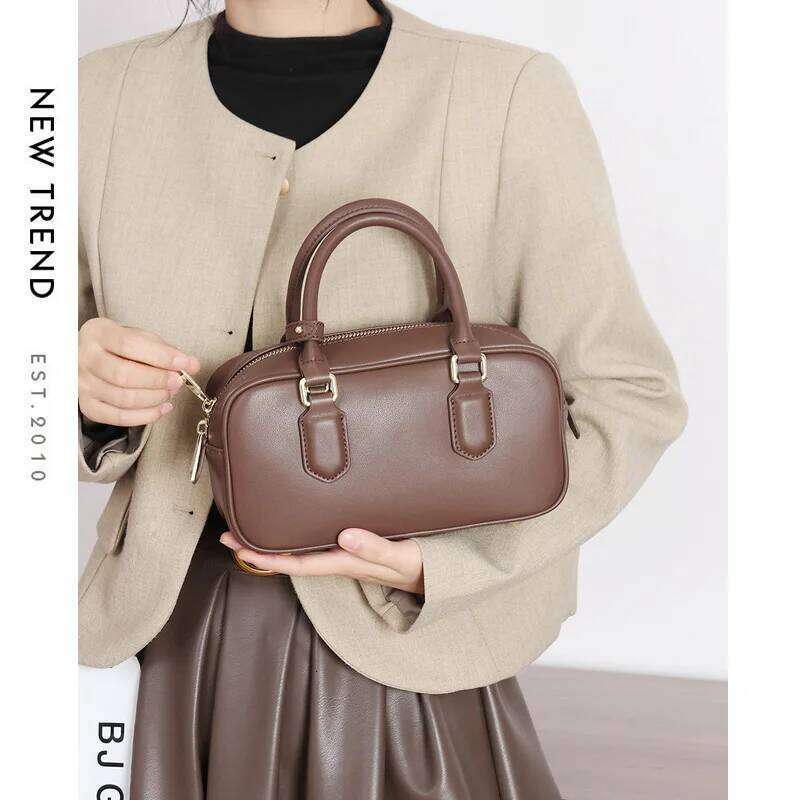 Hot Selling Summer Versatile Shoulder Large Capacity Commuter Bowling Korean Genuine Leather Women's Bag Designer Bags Free Labubu Pendant As A G