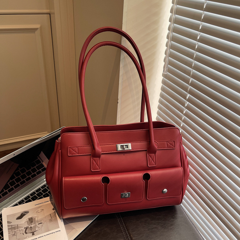 French Fashion Exquisite Design Elegant Shoulder Bag Autumn and Winter New Collection Solid Color Simple Style Women's Shoulder Bag Luxury Design