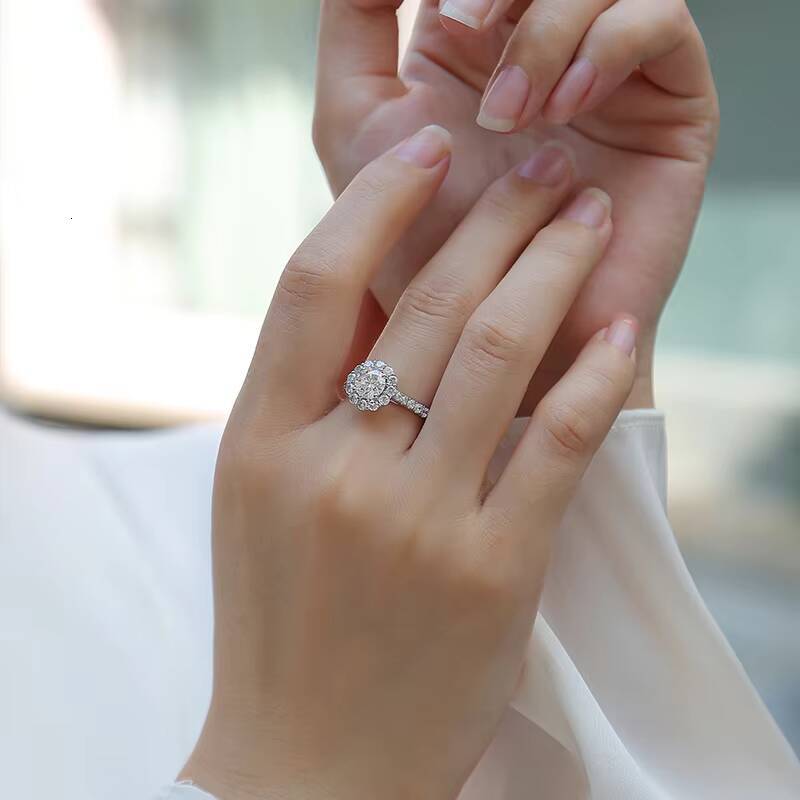 Romantic Diamond Ring Sparkling Moissanite Stone with Accent Moissanite Jewelry Elegant 925 Silver Wedding Moissanite Ring