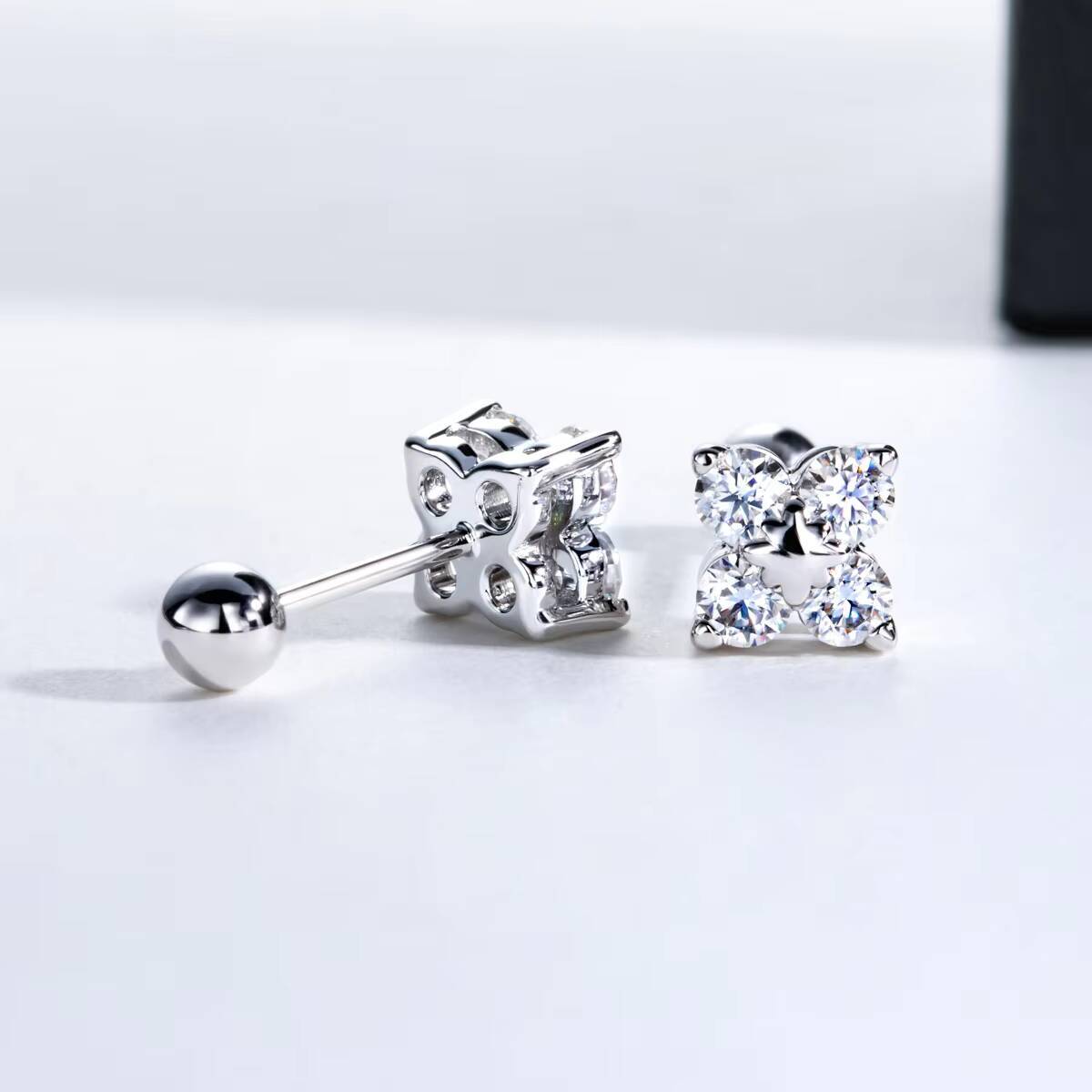 Custom Wholesale 925 Sterling Silver Round Cut GRA Certified VVS Moissanite Earrings Four Leaf Clover Stud Earrings for Women