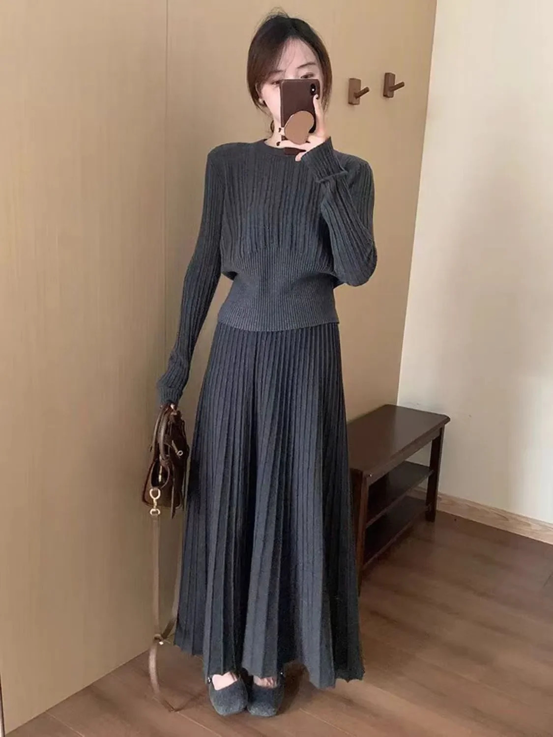 French Highend Gray Knitted Dress for Women Early Autumn Small Temperament Long Skirt Suit 251023