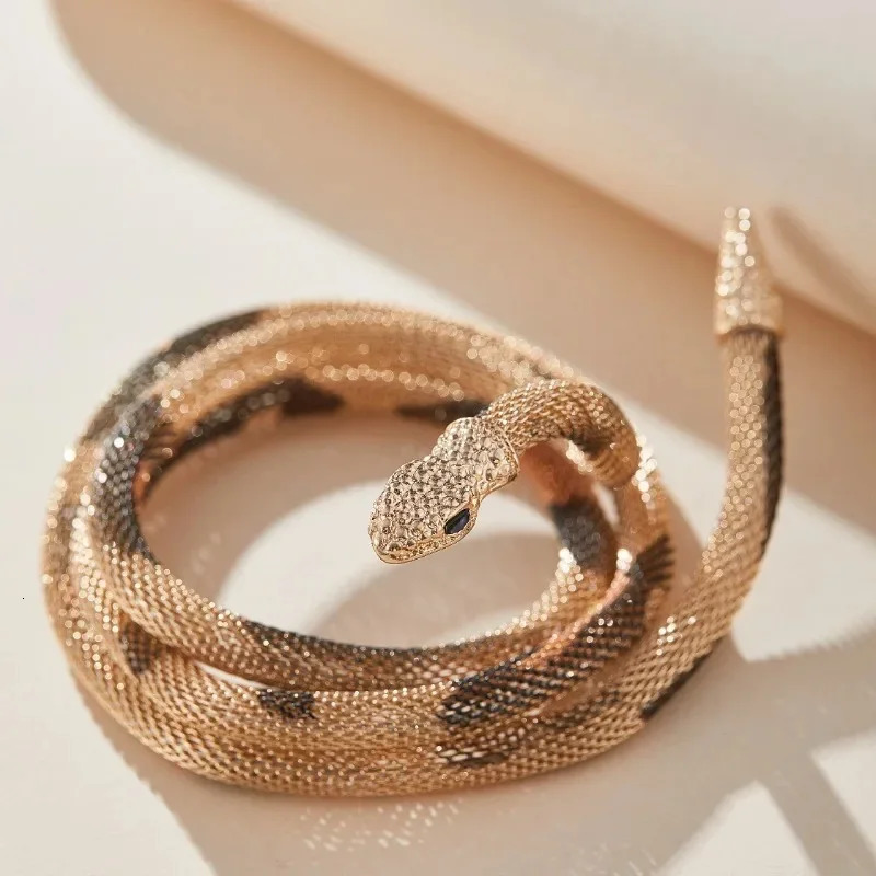 Snake Creative Pendants Jewelry Personalized Iron Flexible Twisted Bendable Snake Head Girl Womens Gift Necklace 251023