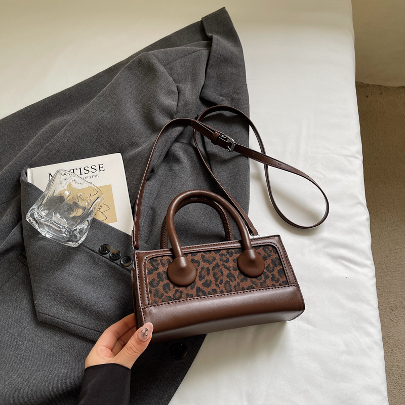 Korean style niche design handbag autumn and winter new elegant casual leopard print design armpit bag versatile fashion women's shoulder bag lux