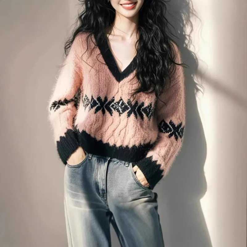 French Vneck Colorblocking Longsleeved Sweater for Women in Autumn and Winter Loose Design Niche Soft Glutinous Sweater TopT251027