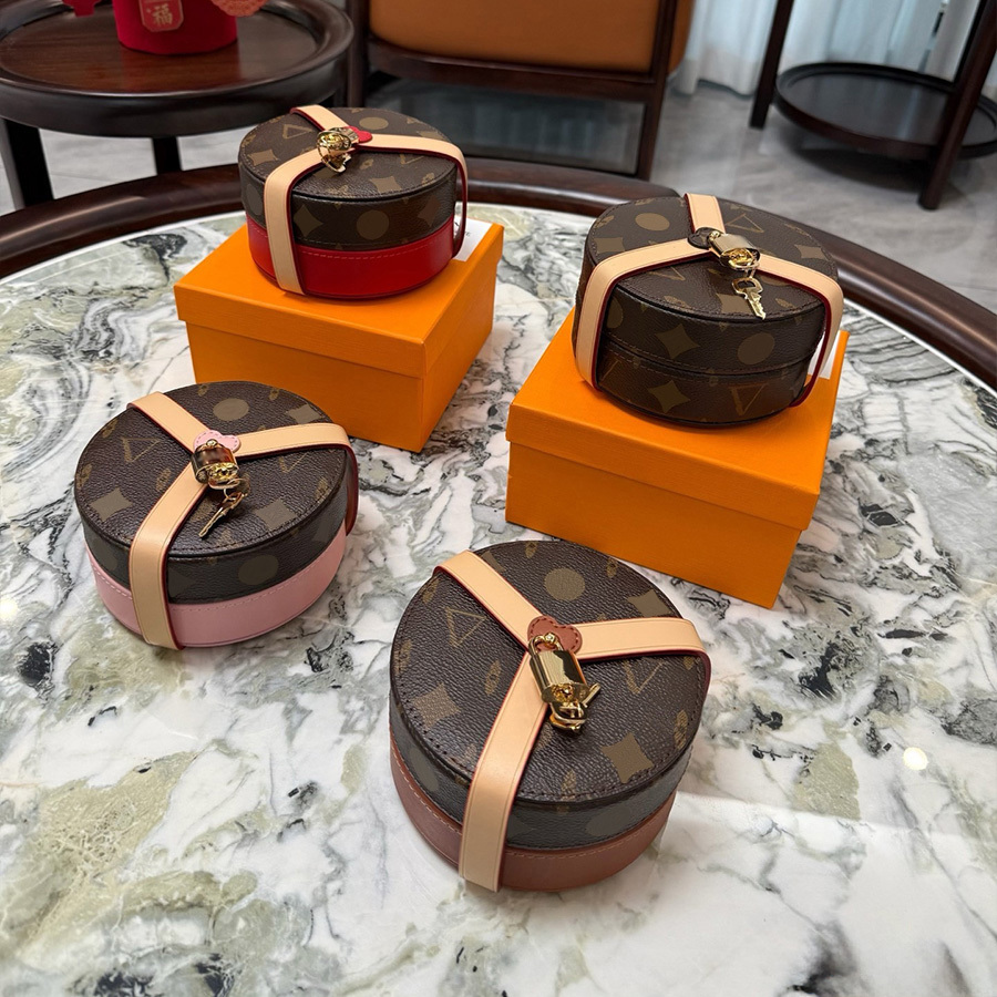 Designer Jewelry Boxes Jewelry Cases Storage Box Leather Round Jewelry Box Keychain Functional Bracelets Earrings Necklaces Fashion Jewelry Packaging