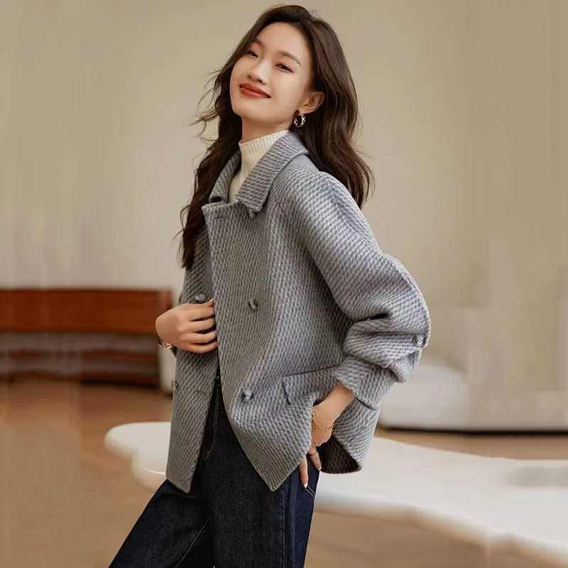 2025 Autumn Winter Womens Woolen Coats New Fashion Korean Solid Short Outerwear Loose Double Breasted Woolen Jacket Female Tops M251027