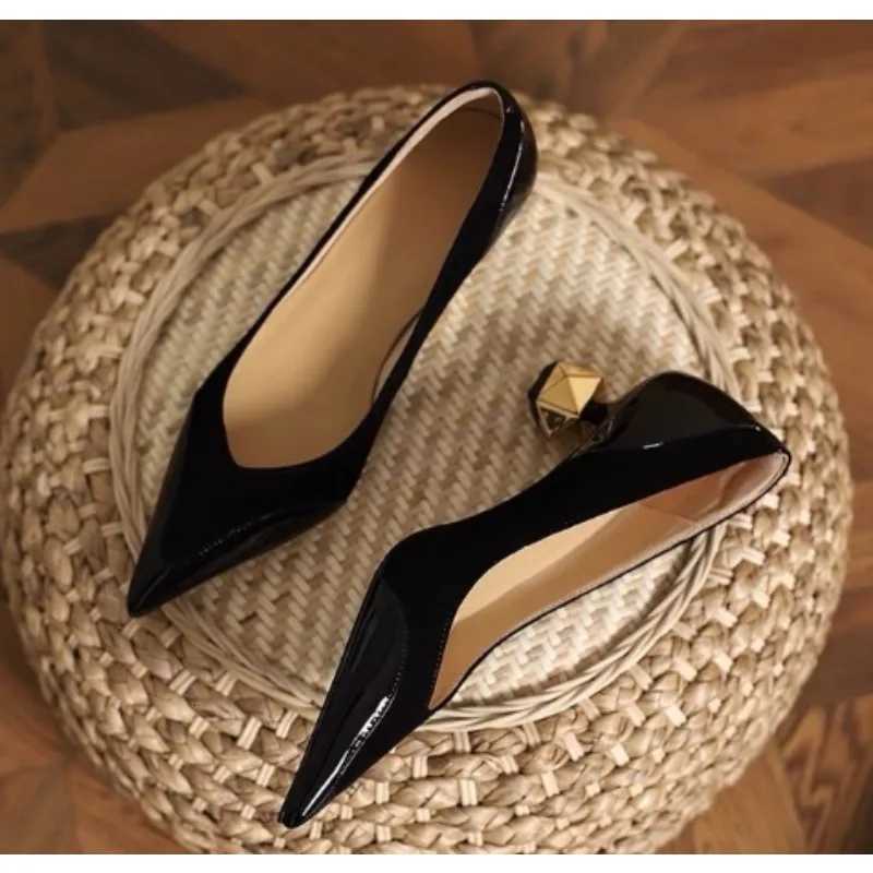 New Style Luxury Womens Fi Mid Heel Specialshaped Heels Pointed Shallow Single Shoes Lady Leisure Comfortable Work ShoesXJ251027