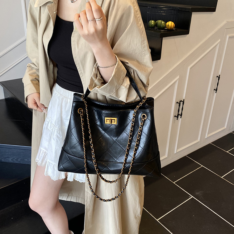 Free shipping designer bag Tote Commuting High-end Lock Buckle Large Capacity Shoulder Contrast Color Stitching Chain Women Bag