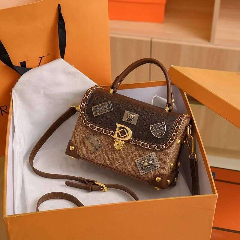 Luxurious Texture Handbag Women's Personal Emblem Trendy Shoulder Retro Fashion Popular Crossbody Bag Square Shape PU Leathe