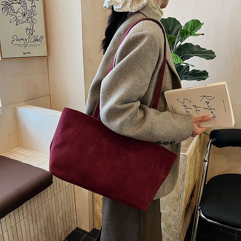 Free shipping designer bag Light Luxury Niche Handheld Tote Bag for Women Large Capacity Versatile Suede Commuter Shoulder Underarm Bag