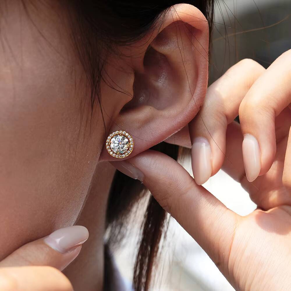 Fashion 05ct 1ct Moissanite Sparkling Diamond Stud Earring Round Halo 925 Silver 18k Gold Earring for Queen Engagement