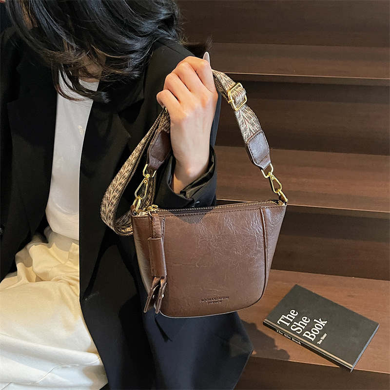 Free shipping designer bag Wide Shoulder Strap Bucket Bag for Women New Versatile Commuter Single Shoulder Crossbody Bag