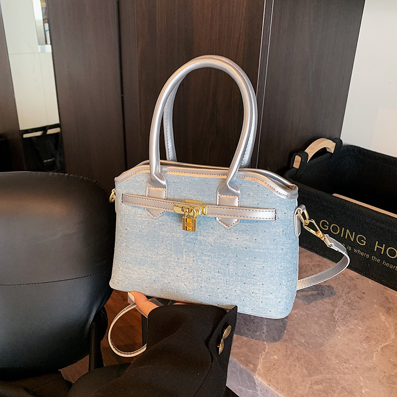 Free shipping designer bag High-Value Crossbody Bag for Women New Fashionable Versatile Handbag with a Sense of Sophistication Large Capacity Commuter