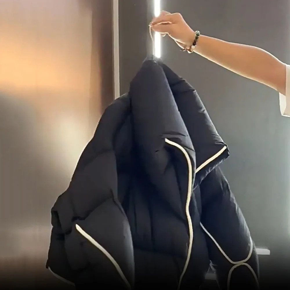 Winter Womens Down Jackets Ultra Light Warm Casual Coat Female Puffer Jacket Korean Oversized Black Parka Outerwear 251027