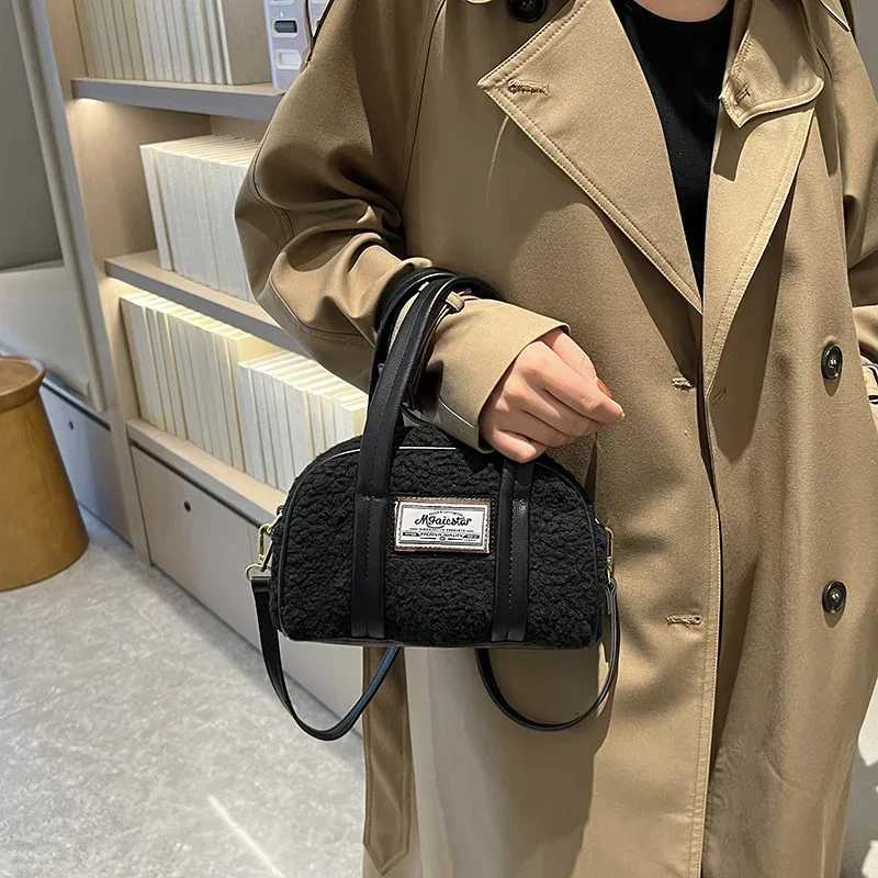 Fashion Green Lamb Wool Handbag Womens Bag 2024 New Small Plush Crossbody Bag Female Winter Clutches Designer Lady Hand Bags Y251027